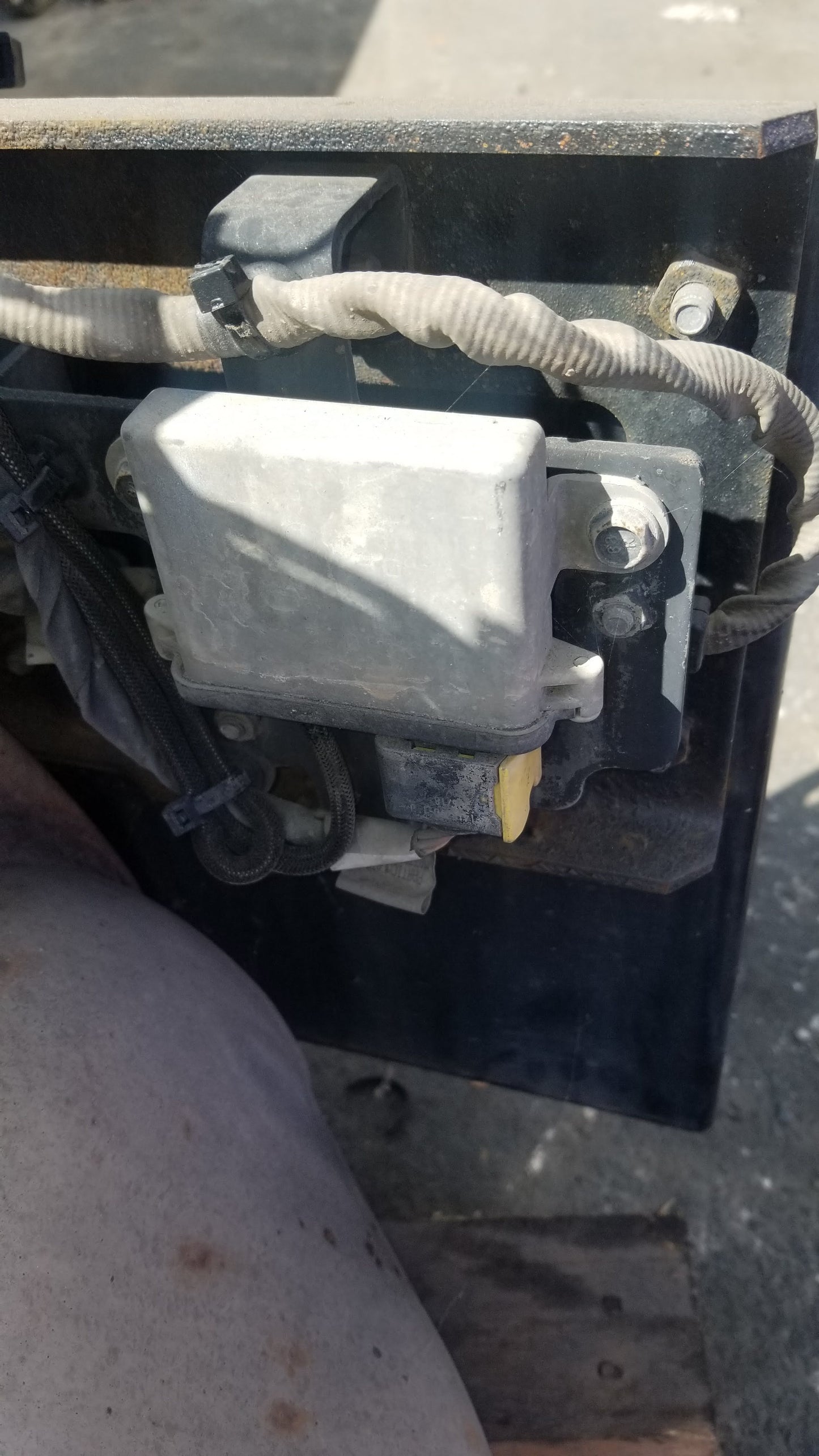 VOLVO DPF BOX ASSEMBLY REMOVED FROM 2019 VOLVO