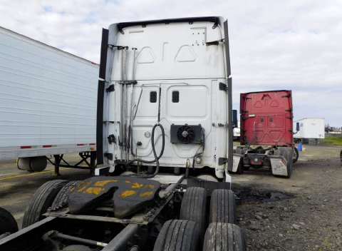 2015 FREIGHTLINER CASCADIA - PARTS TRUCK
